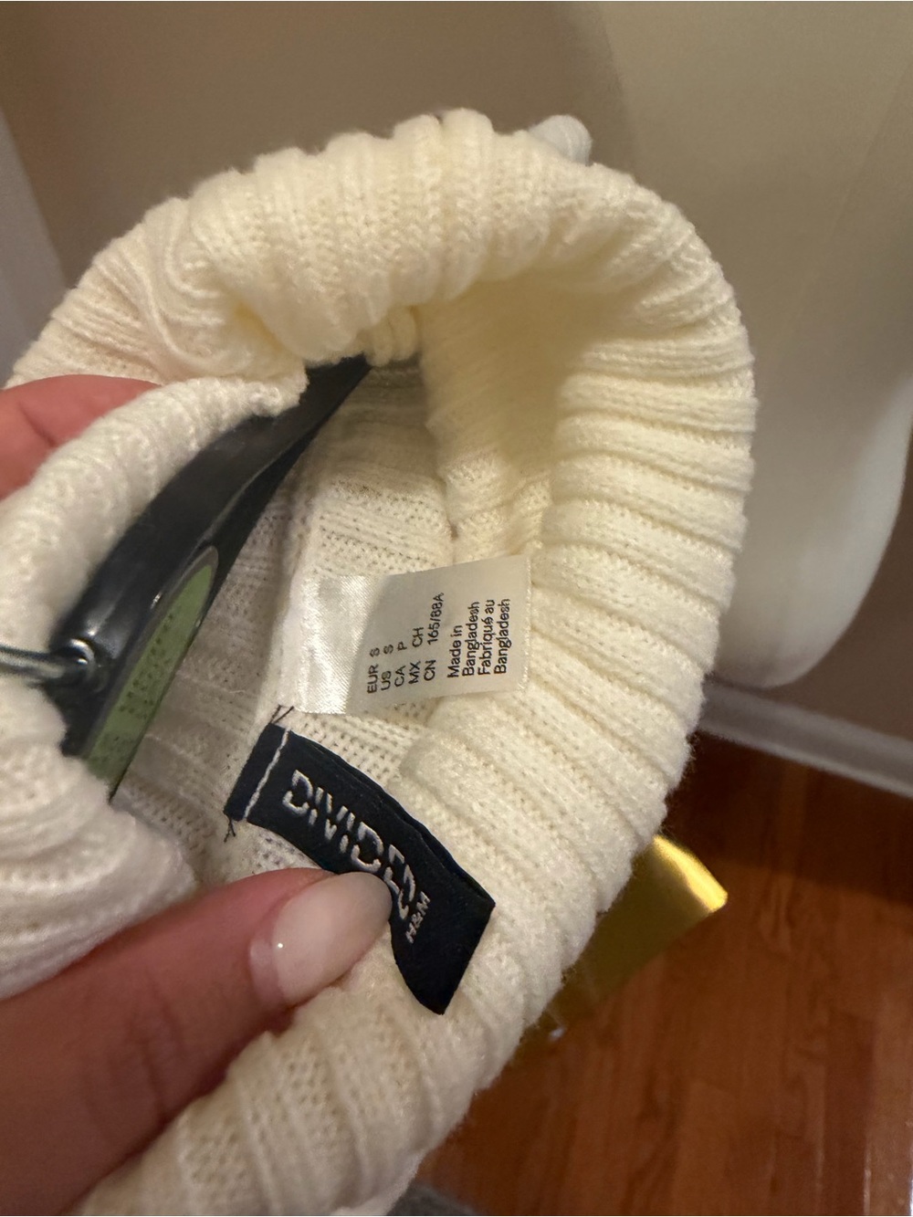 H&M Cream Ribbed Turtleneck bowlero
